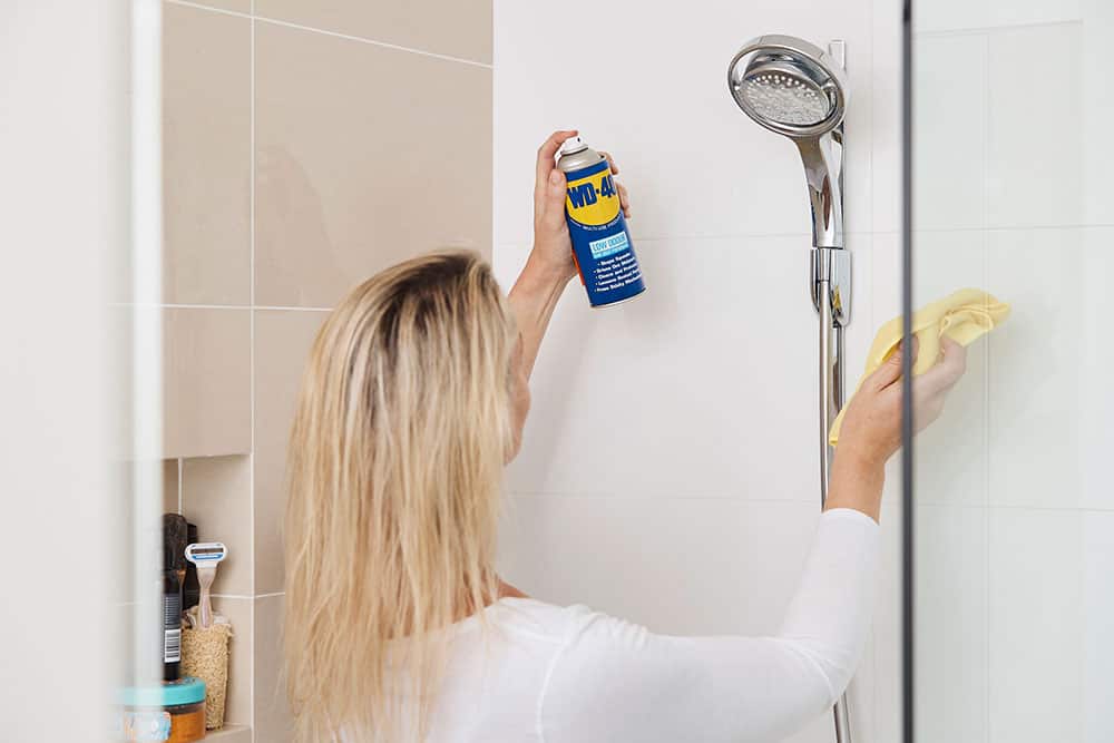 מניעת אדים במקלחת עם WD40