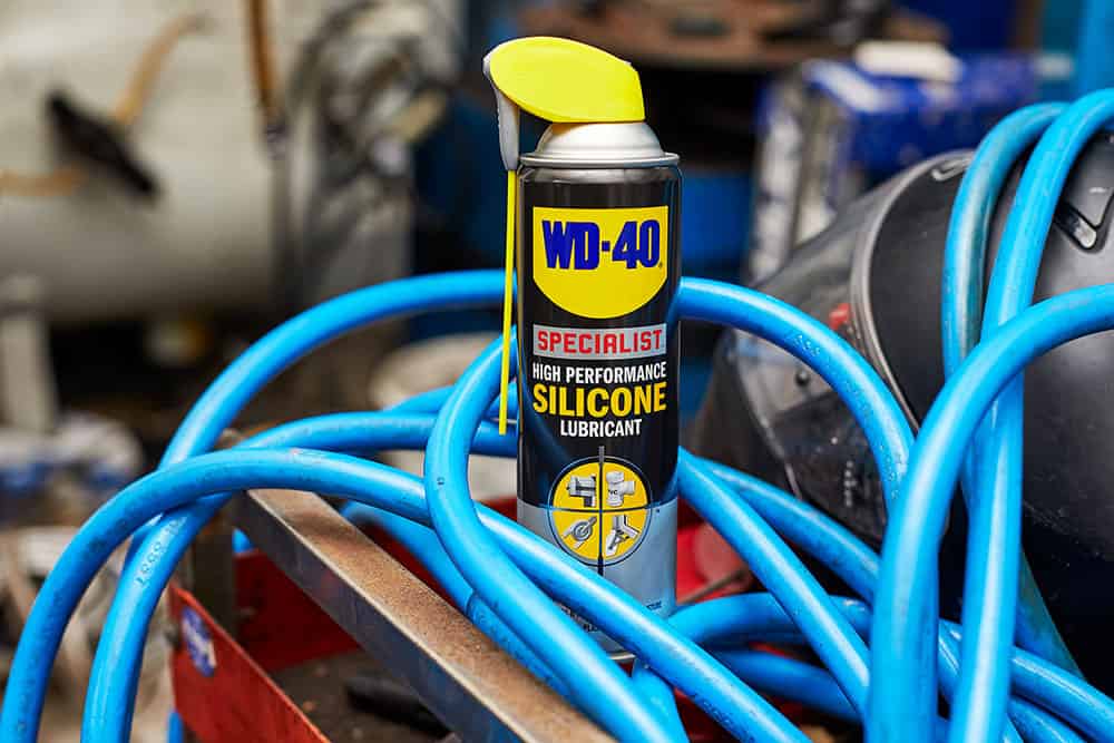 תחזוקת צינורות עם WD40