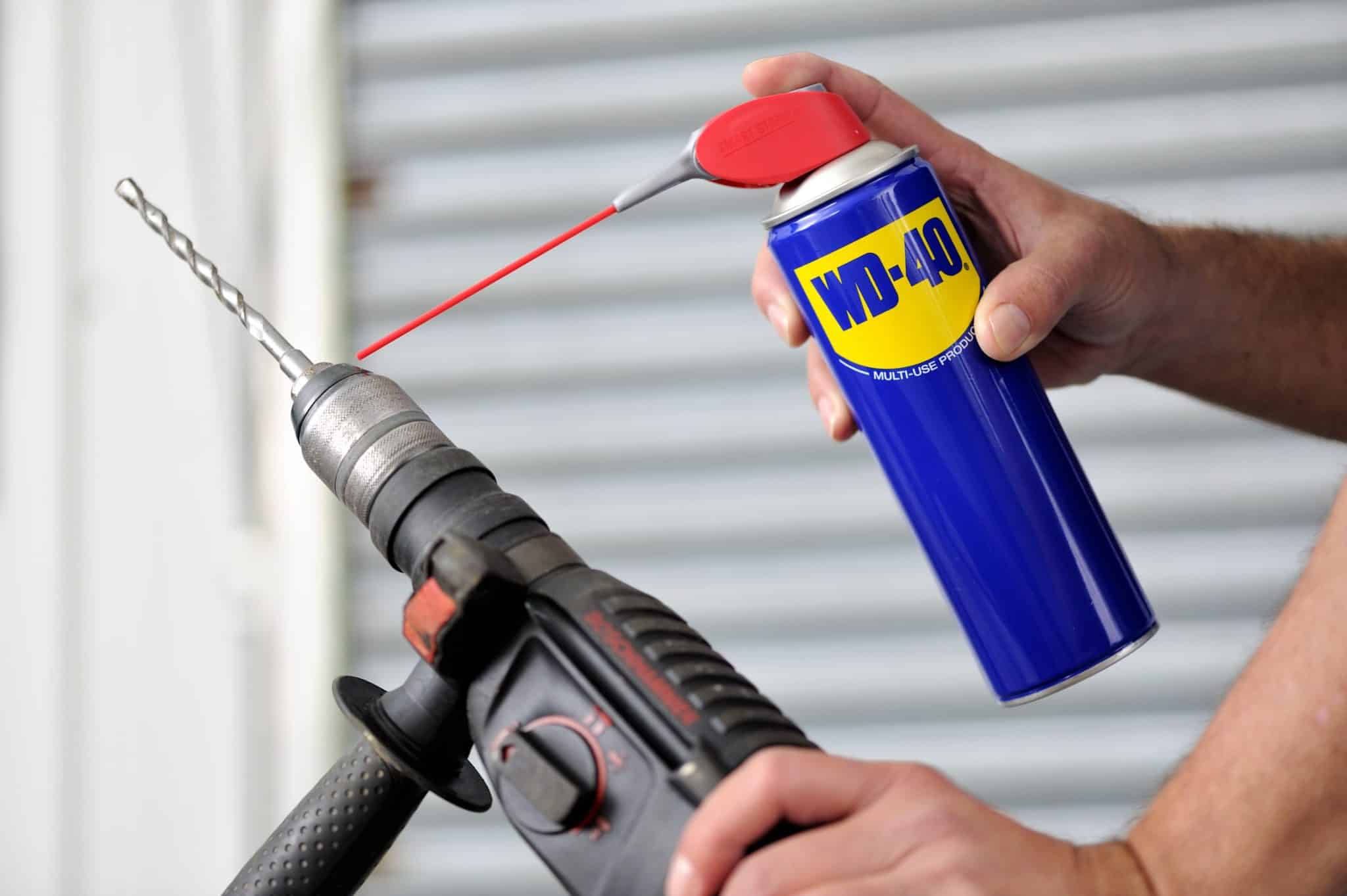 ניקוי כלים ידניים וחשמליים עם WD40