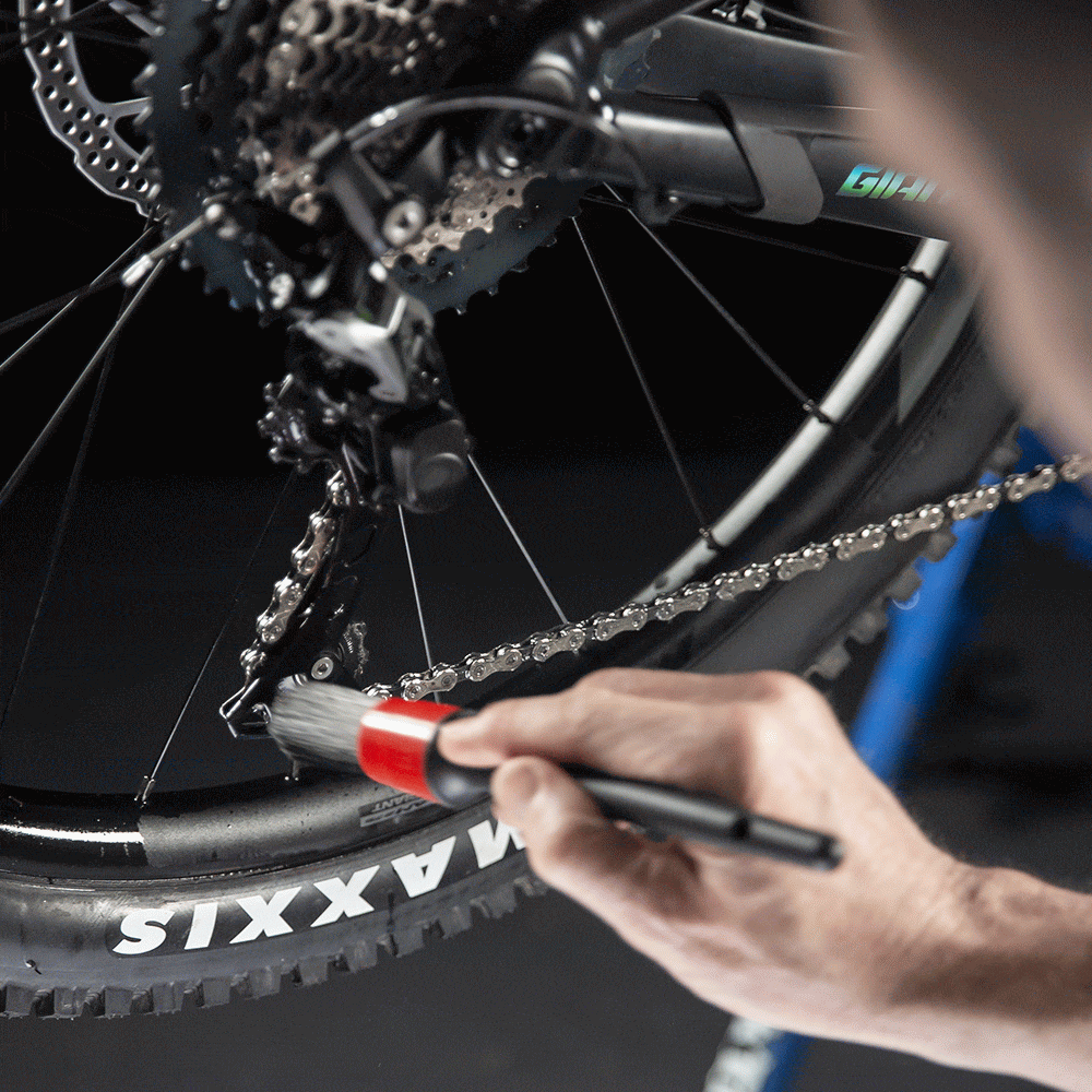 WD40_BIKE_Degreaser_250ml_Usage-3.gif