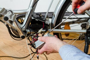כיצד לתחזק סוללת אופנים חשמליים עם WD40