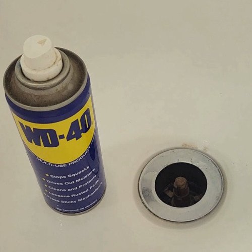 שחרור חלקים תקועים אם WD-40