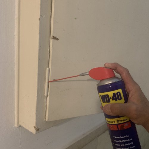 שימון צירי ארון חשמל