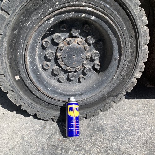 שימון ברגי מלגזה עם WD-40