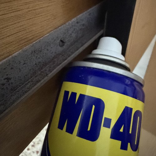 שימון מגירה עם wd40